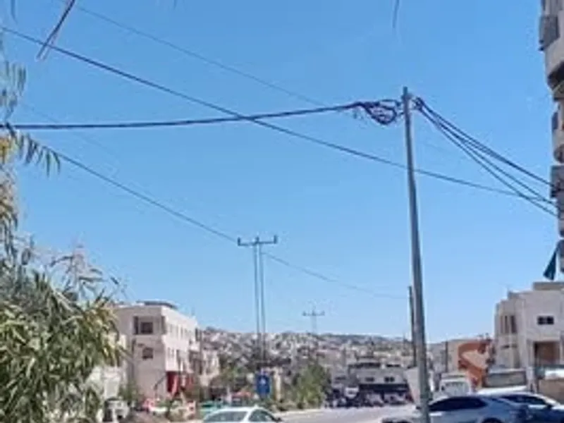 ارض تجاريه للبيع باب عمان مقابل محطه المناصير