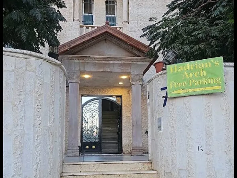 فندق هدريان هادي مريح و اسعار منافسه