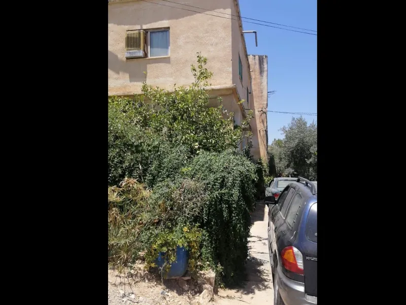 بيت بالجبارات طابقين كل طابق ٢٠٠ متر
